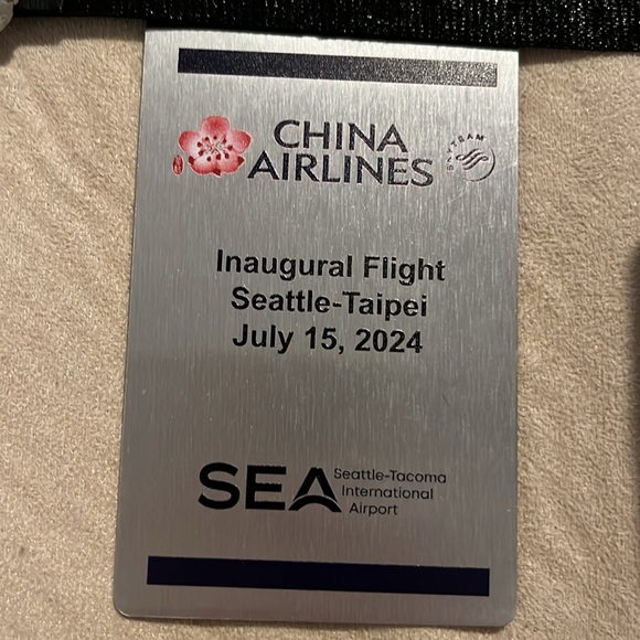 China Airlines Inaugural Seattle to Taipei Tag and Luggage Strap - Picture 2 of 9